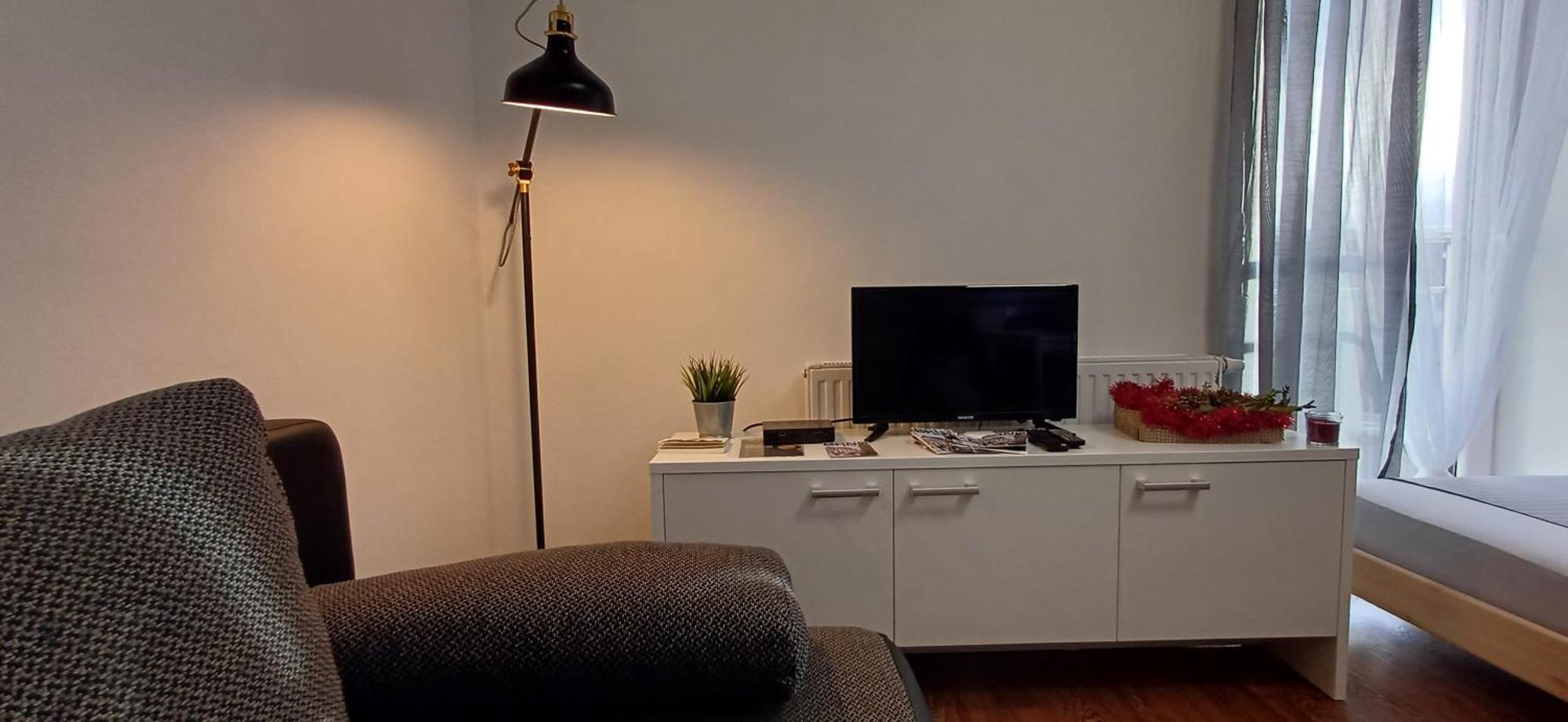 Haas Downtown With Parking Apartment *