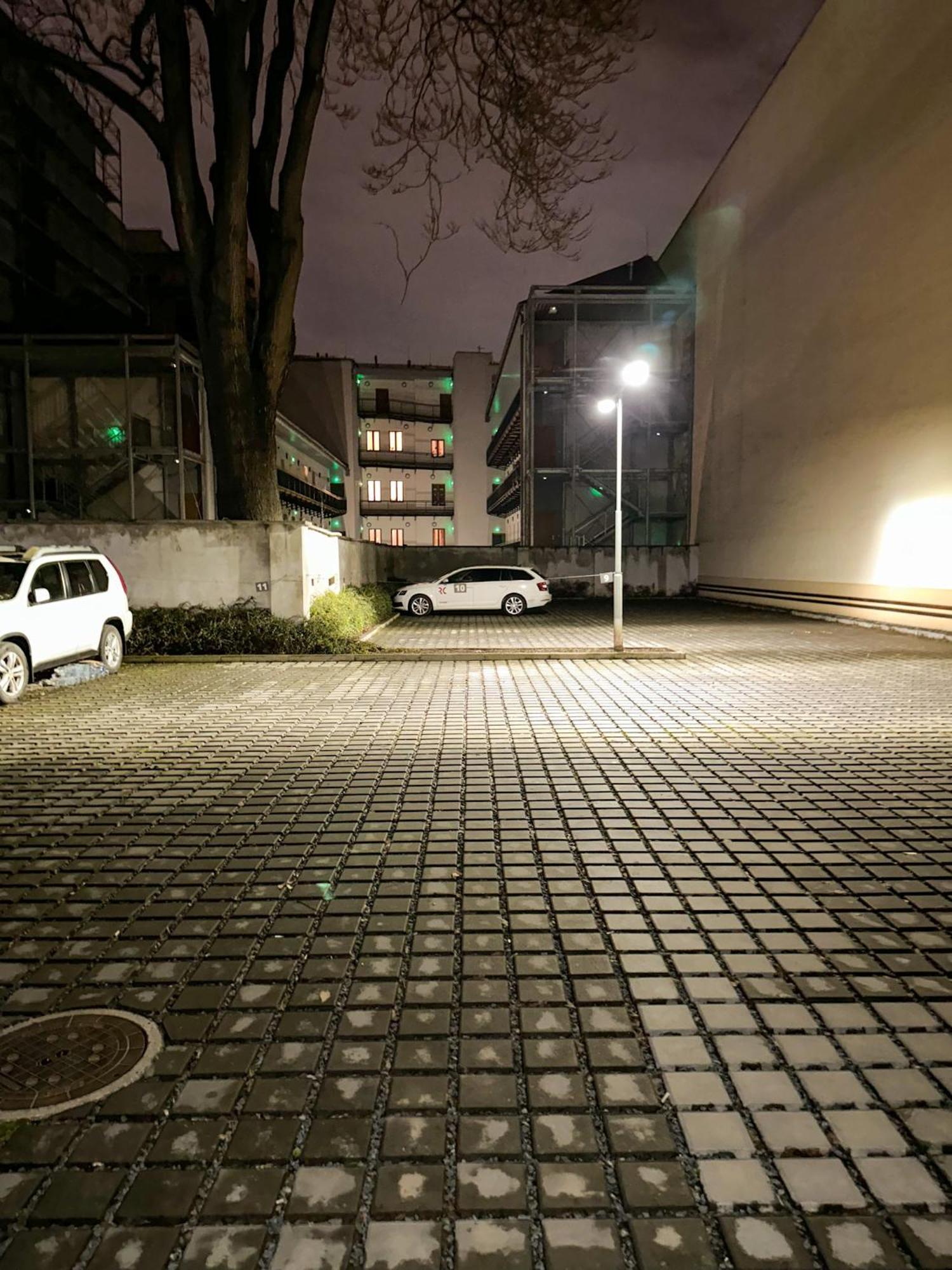 Haas Downtown With Parking *