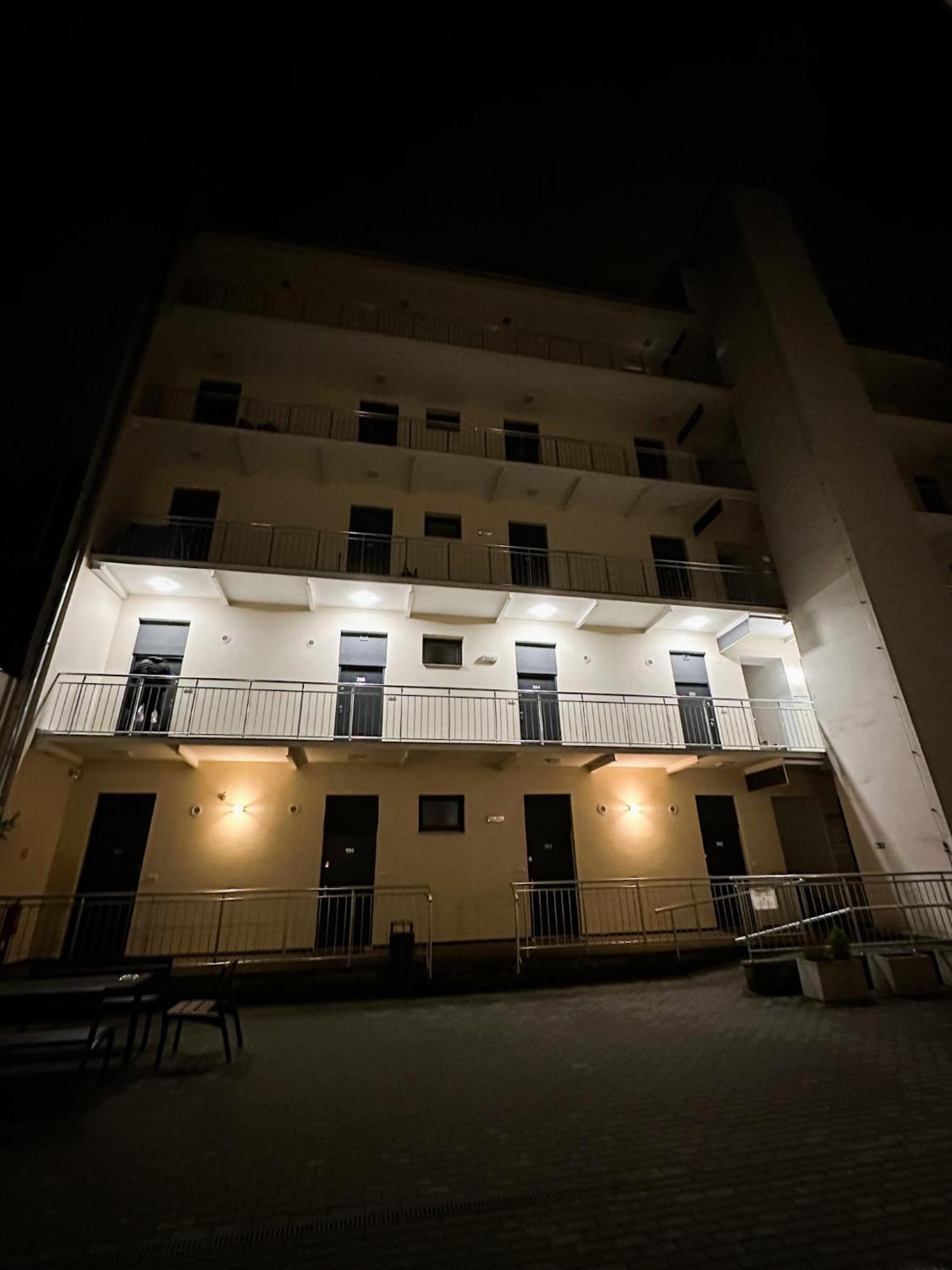Haas Downtown With Parking Apartment