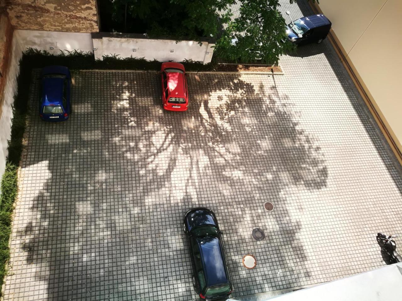 Haas Downtown With Parking Brno